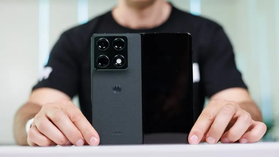 Motorola's Signature 27 and Razr Flex face steep pricing hurdles amid foldable market shifts