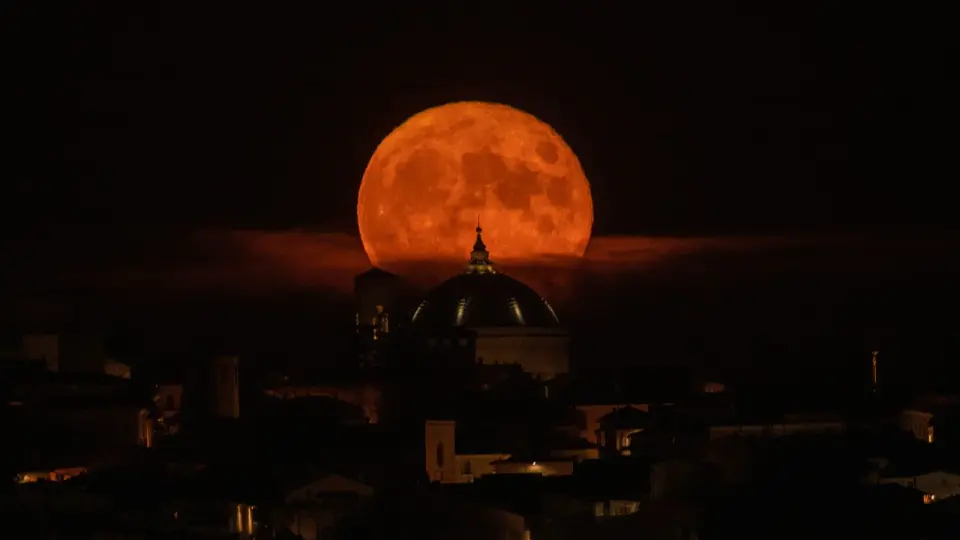 August’s Sturgeon Moon: How to See 2026’s Full Moon and Eclipse