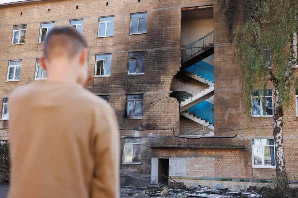 Russian Drone Strikes Kyiv School, Warhead Fails to Detonate