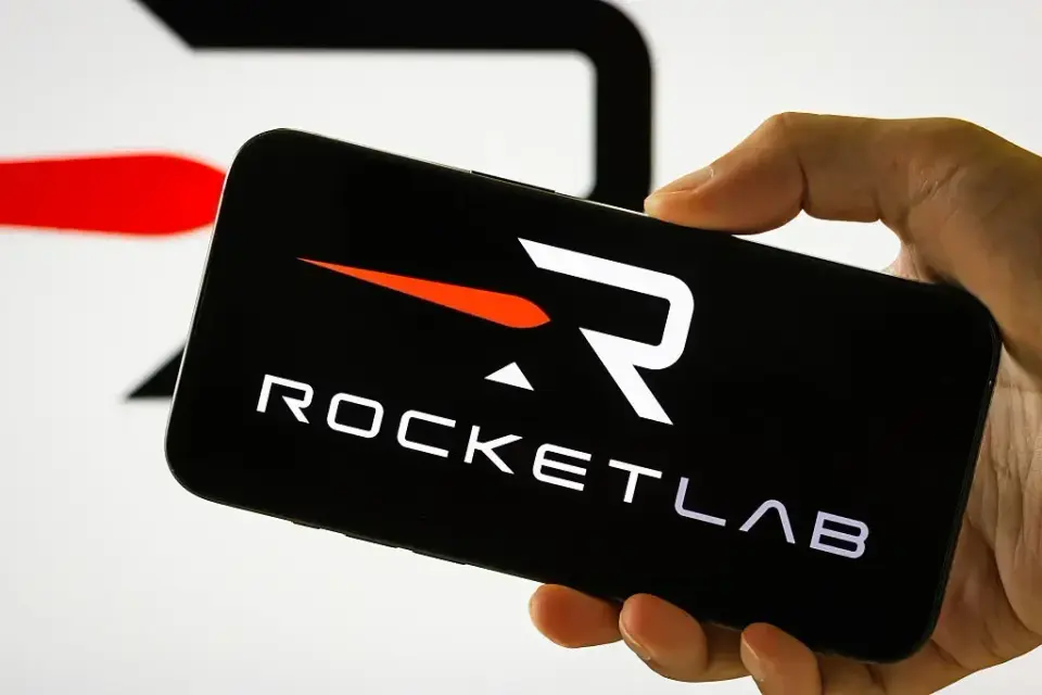 Rocket Lab Files GAO Protest Against Blue Origin’s $700M Mars Telecom Award
