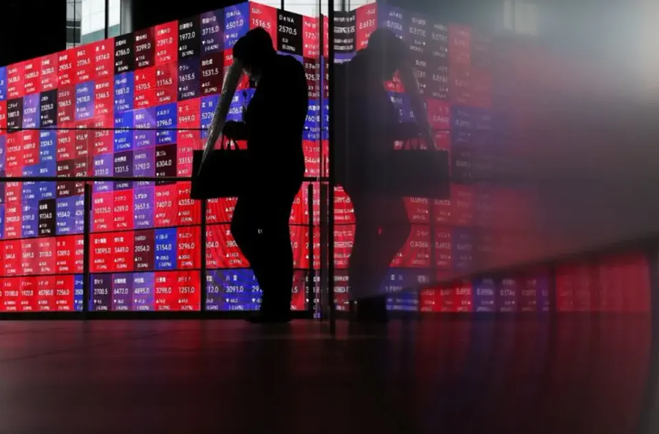 Nasdaq Hits Record as Dollar Strengthens and Treasury Yields Climb