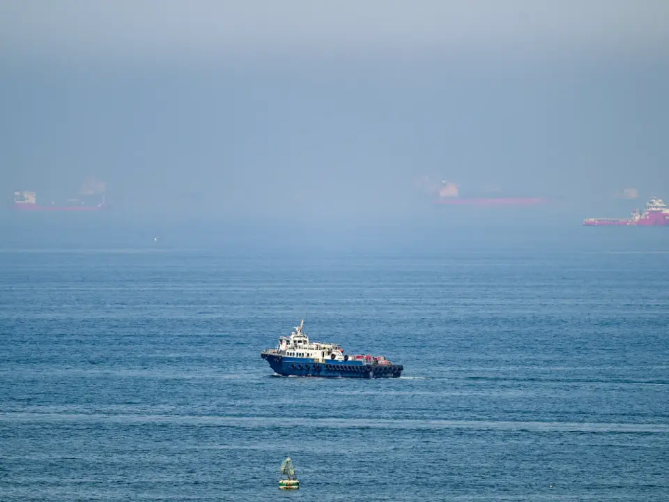 IRGC Rejects Oman’s Hormuz Corridor as US-Iran Talks Move Forward