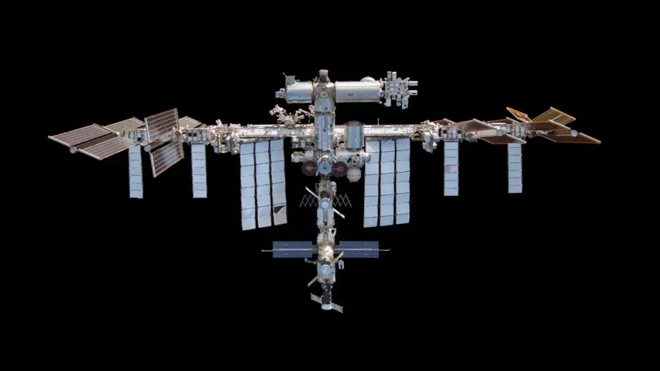 ISS Leak Forces Lifeboat Shelter as Russian Repairs Unfold