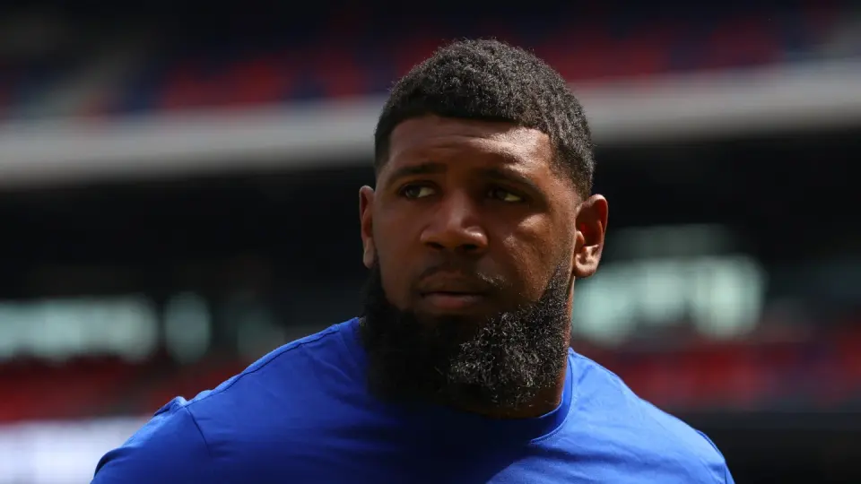 Bills stand with Ed Oliver as he mourns the loss of his young son