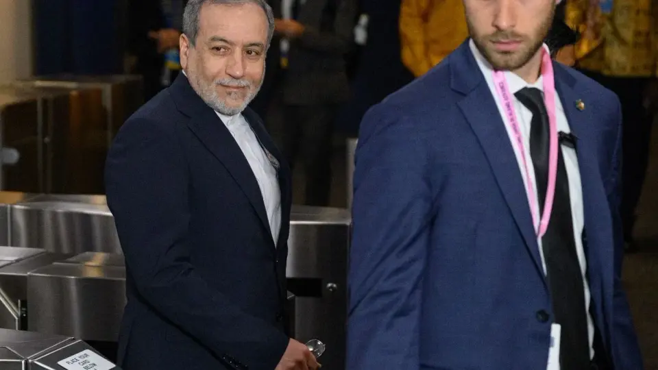 Trump’s Iran Deadline Collides with Ceasefire Deadlock and Maritime Chaos