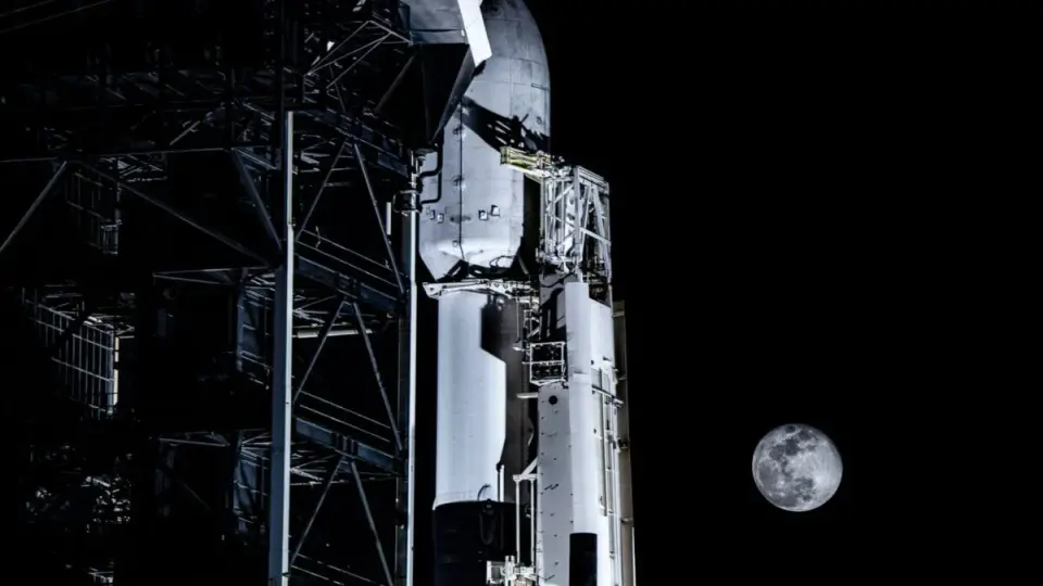 Wayward SpaceX Stage on Course to Slam Moon at Mach 7
