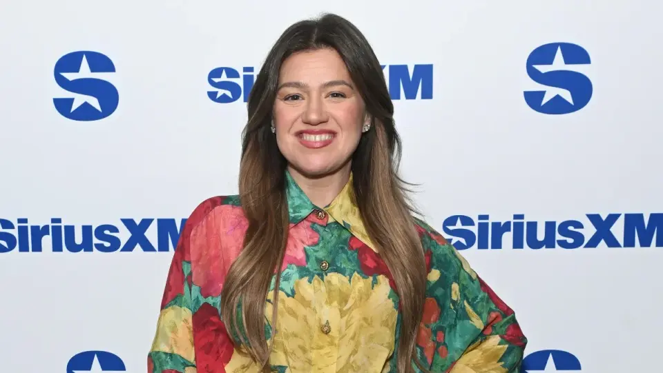 Brooklyn Toy Shop Clarifies Kelly Clarkson Dispute: 5-Minute Visit, $15K Automaton