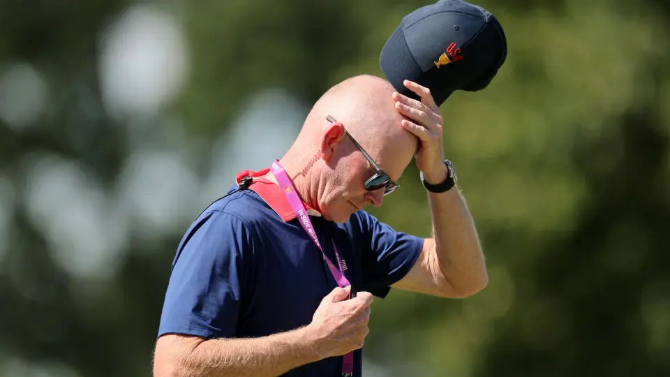 Snedeker Blames Own Strategy as U.S. Trails Internationals at Medinah