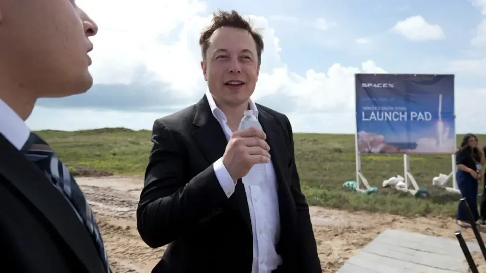 Musk Predicts Delta CEO’s Demise as Rivals Poach Elite Flyers