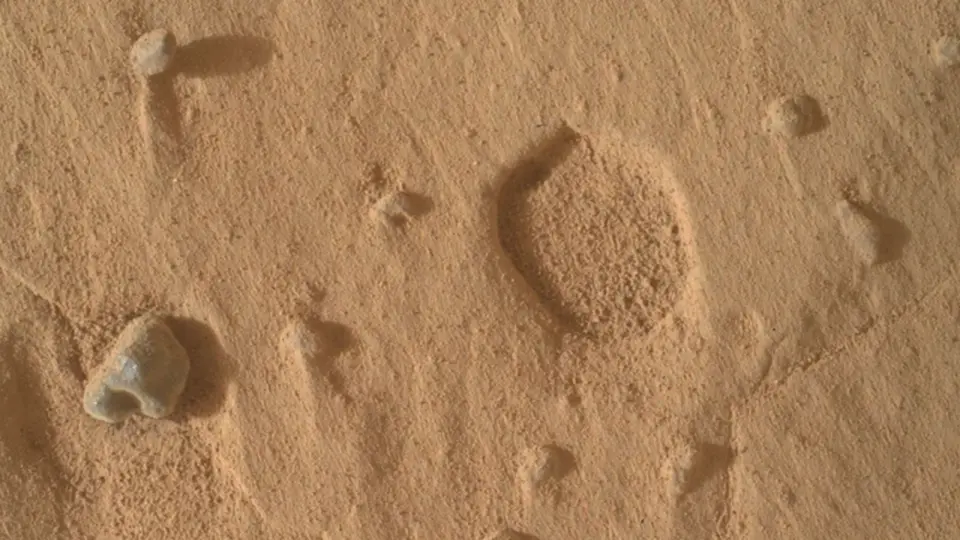 Curiosity uncovers enigmatic shallow pits on Mars, not footprints