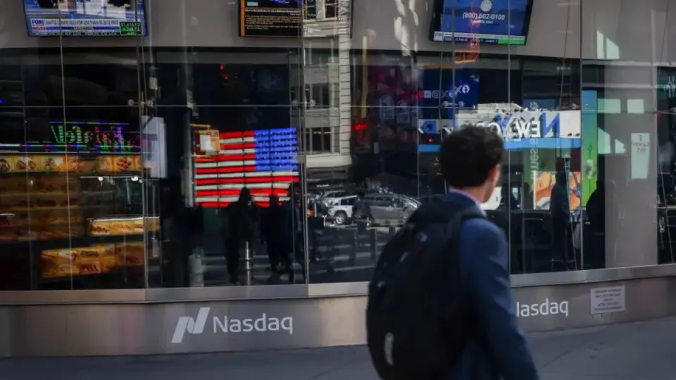 Chip Sector Slump Triggers Flight to Safety in Bonds and Defensive Stocks