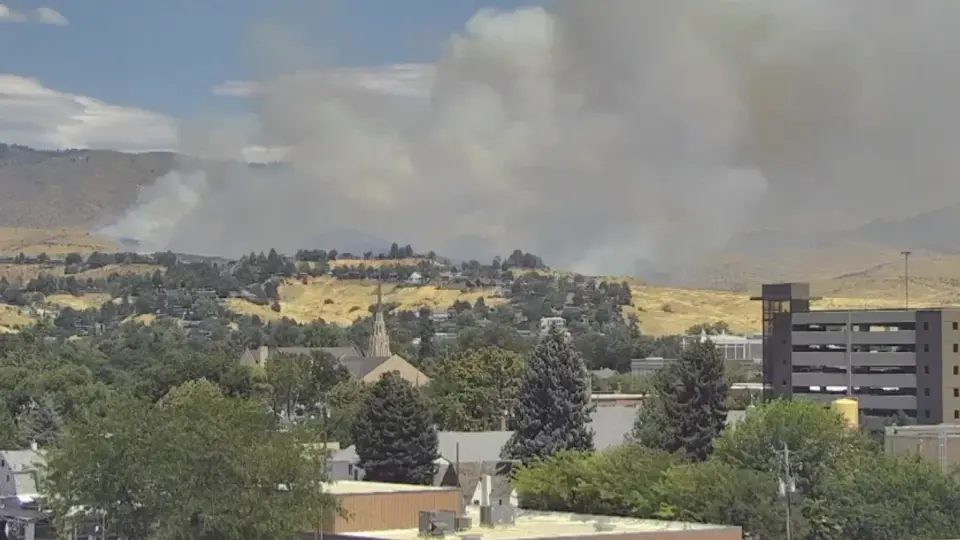 Boise Foothills vegetation fire expands, triggering evacuations