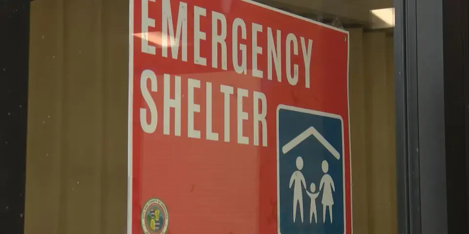 Oahu shuts non-essential offices as storm threat looms