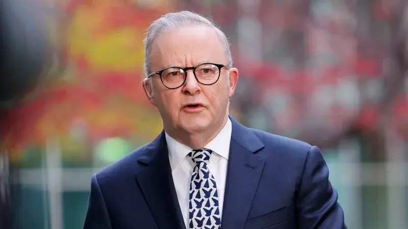 Albanese apologizes for off-color Kylie Minogue remarks on podcast