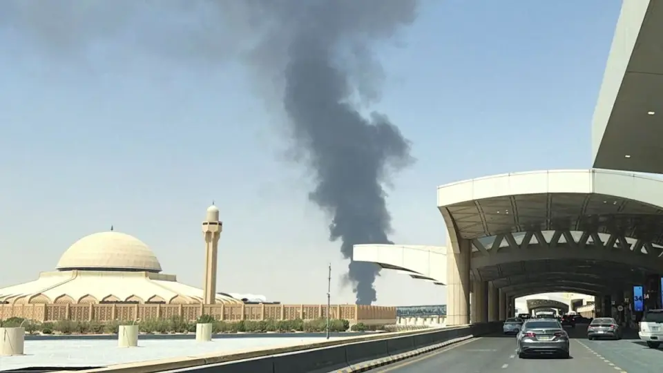 Houthis claim Riyadh attack with missiles and drones