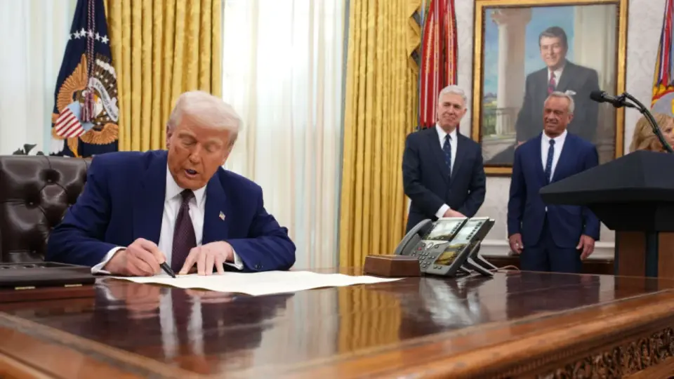 Trump floats fractional vaccines, sparking policy and health debate