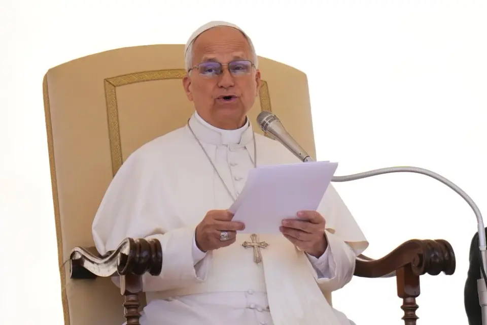 Pope urges wealthy U.S. Catholics to keep funding charity
