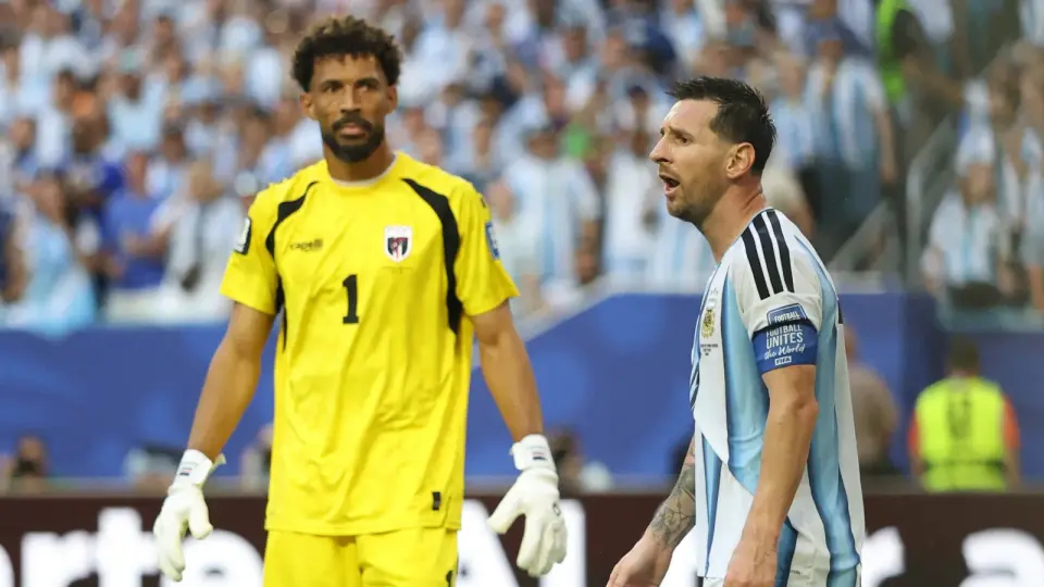 Messi lauds Cape Verde keeper Vozinha after tense World Cup duel
