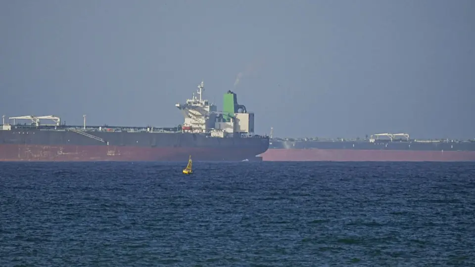 Hormuz Tanker Traffic Slows to Near Standstill Amid U.S.-Iran Tensions