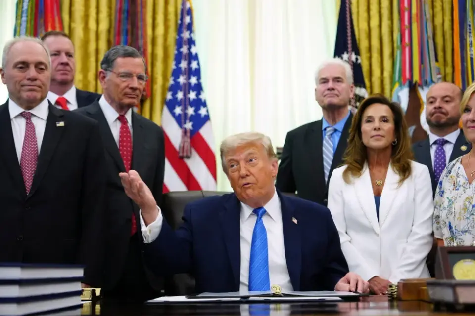 Trump accuses Democrats of hypocrisy while targeting Platner in Maine Senate race