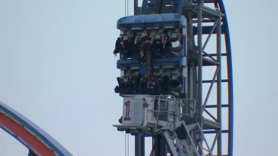 Eight Students Rescued From Stalled Iron Shark Ride at Galveston’s Pleasure Pier