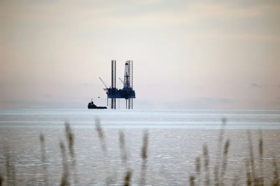 Brent crude hovers near $100 as Hormuz attacks and IEA diesel releases clash