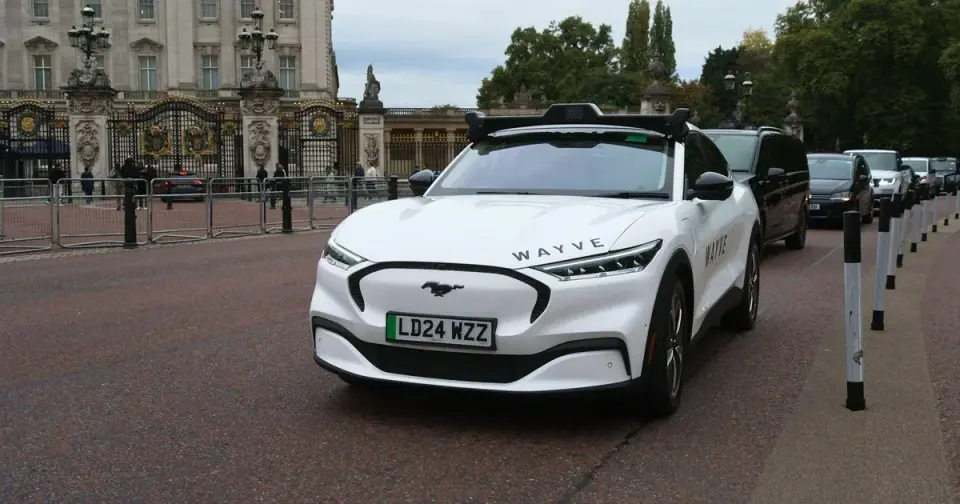 London’s Black Cabs Stand Fast as Robotaxis Move Closer