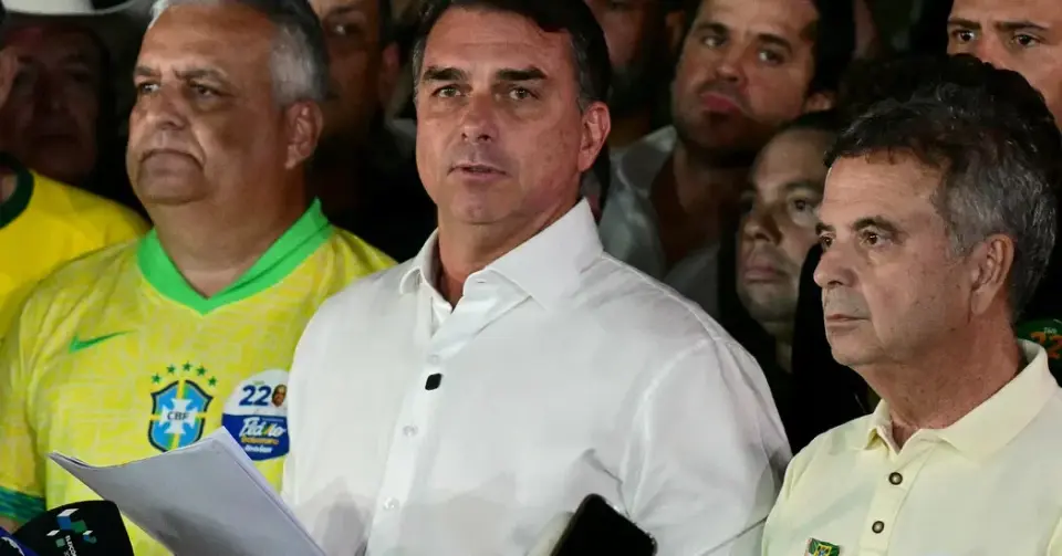 Brazilian Court Seizes Flávio Bolsonaro Passports in Post-Election Money Laundering Probe