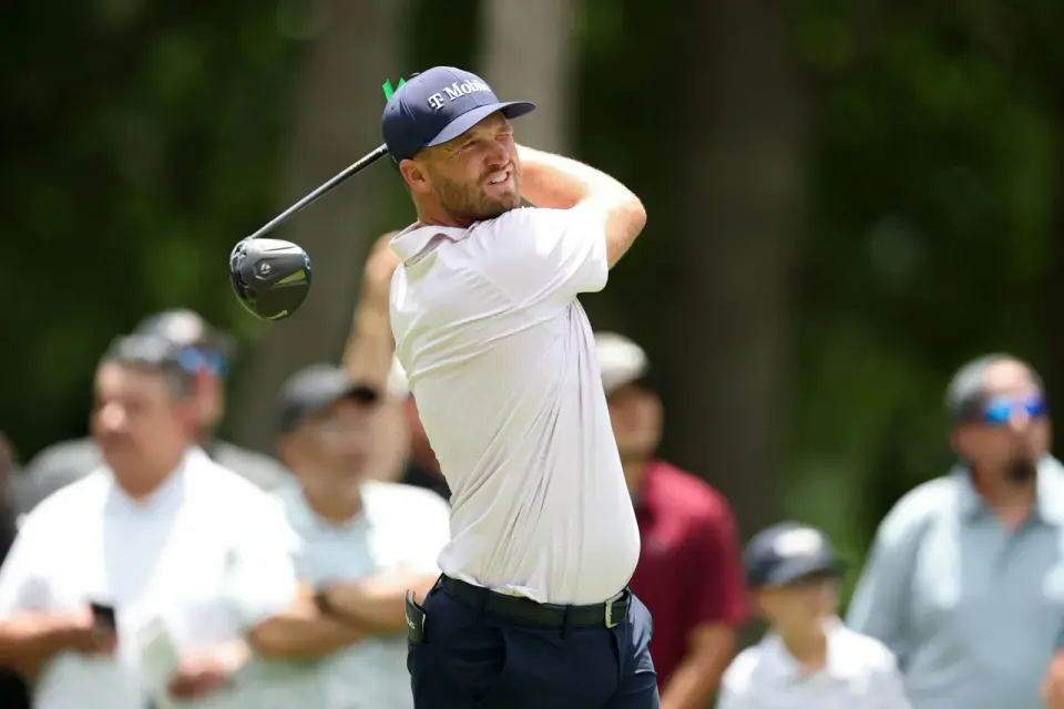 Clark Wins CJ Cup Amid Backlash Over Ninth-Hole Drop Delay