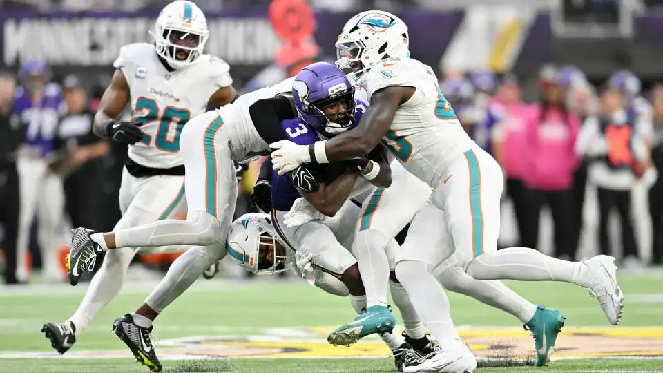 Dolphins Fall to Vikings 15-10, Extending Winless Start to Four Games