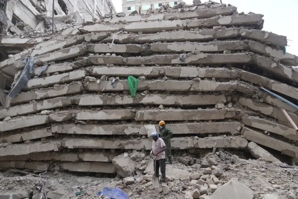 Nairobi Construction Site Collapse Leaves Dozens Feared Trapped Amid Looting and Rescue Delays