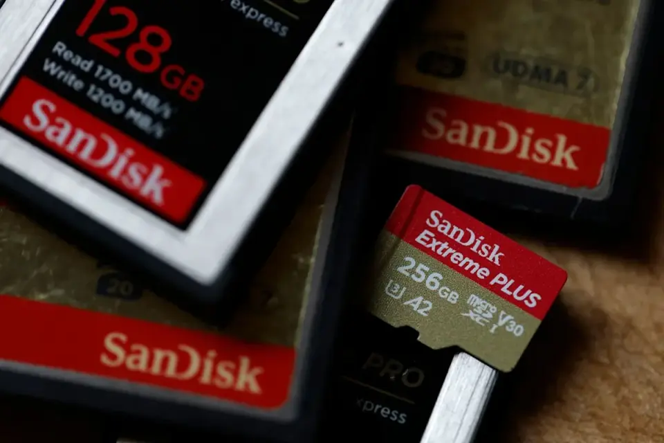 Memory Makers Bet on Buybacks as AI Demand Surges