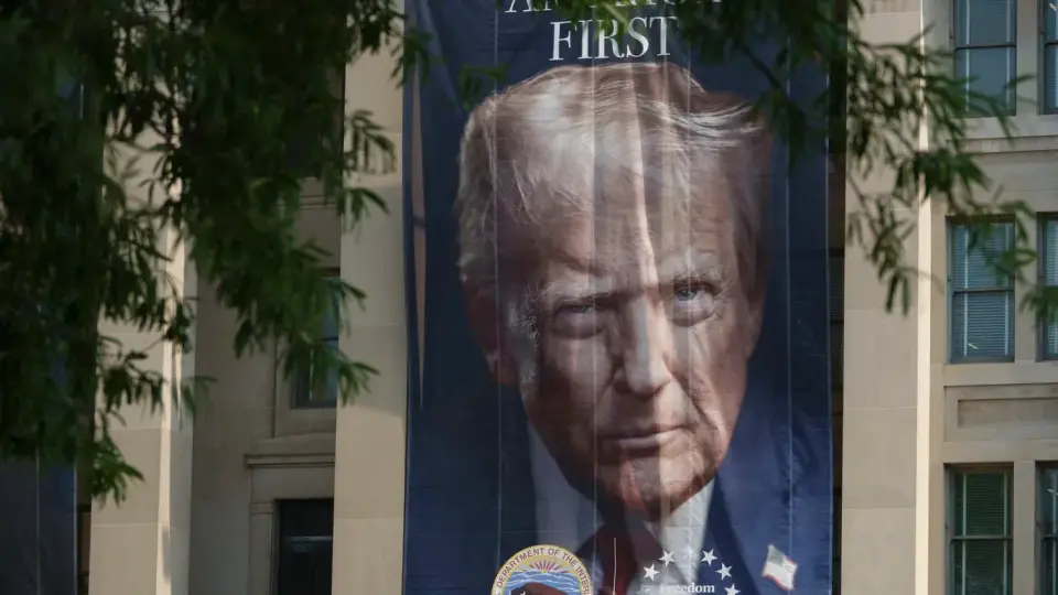Raskin Proposes Smithsonian Exhibit to Archive Trump-Era Propaganda Amid Funding Threats