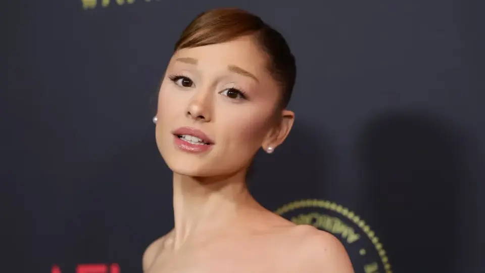 Ariana Grande Sparks Fans Split Over Appearance During Oakland Tour Opener
