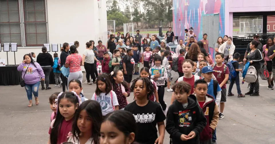 Last-Minute Pact Keeps Los Angeles Classrooms Open