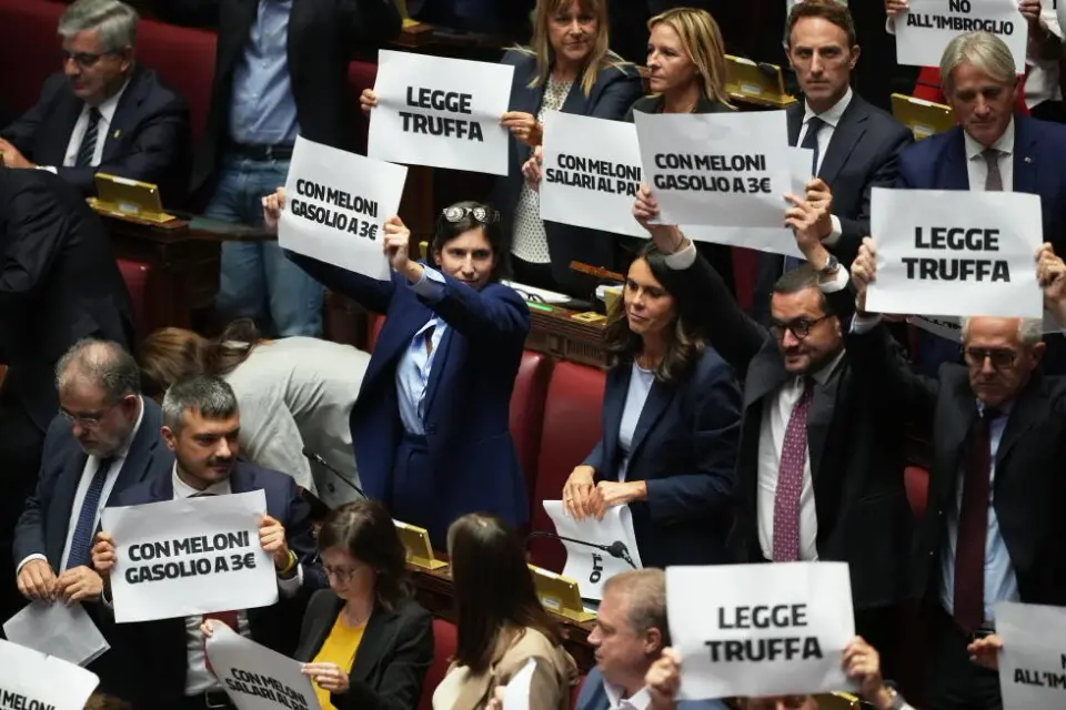 Italy's Parliament Passes Meloni's Electoral Reform Despite Opposition 'Scam' Protests