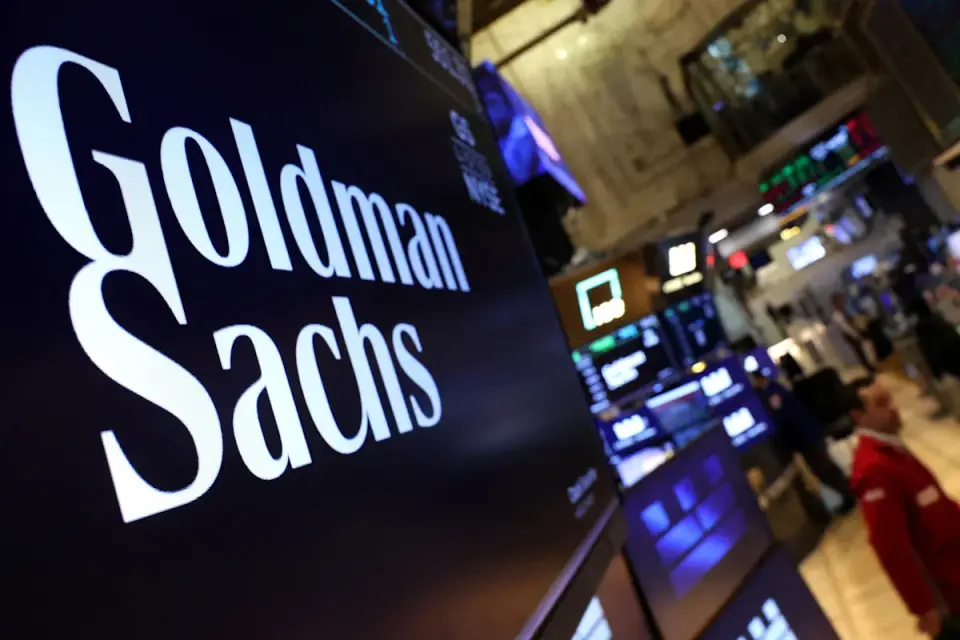Bank Stocks Rise on JPMorgan, Goldman Earnings as Chip Stocks Fall