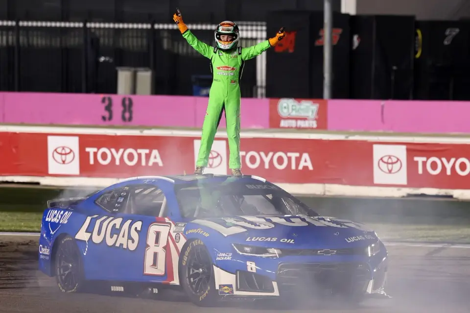 Brexton Busch honors father Kyle with burnout and signature bow at Charlotte memorial