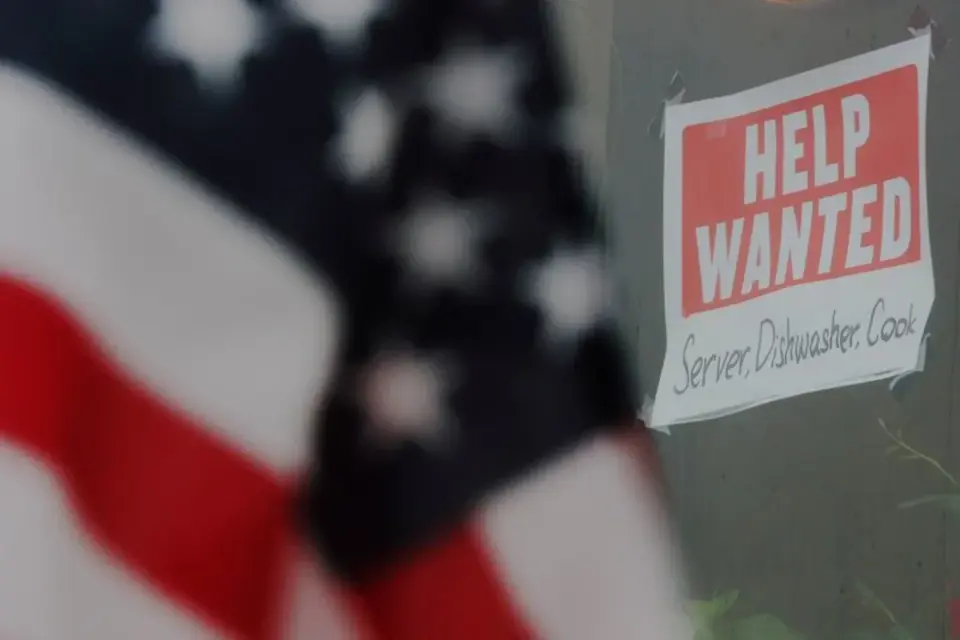 US Job Openings Drop to 7.1 Million in August, Hitting Spring Lows