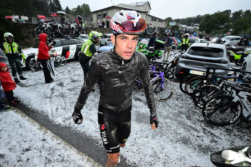 Hailstorm in Pyrenees forces abandonment of Vuelta a España stage 3