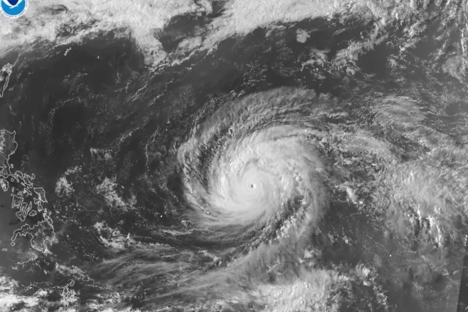 Sinlaku bears down on U.S. Pacific outposts as emergency aid mobilizes