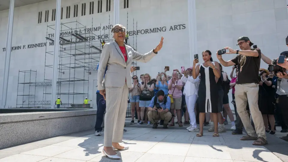 Court order blocks Kennedy Center’s planned closure, sparks reopen showdown