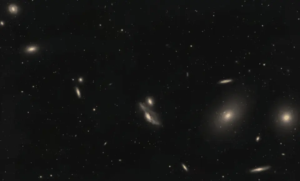 Backyard astronomer captures dramatic Eyes in Markarian's Chain