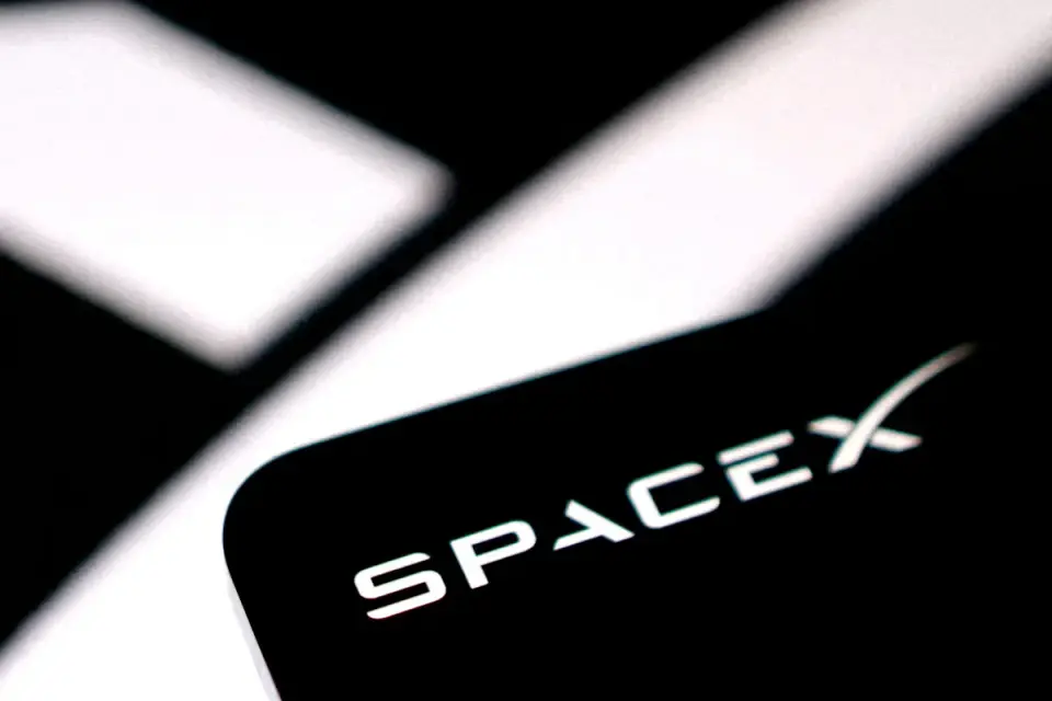 SpaceX’s Push for a Fourth US Carrier Faces a $500 Billion Price Tag and Years of Delays