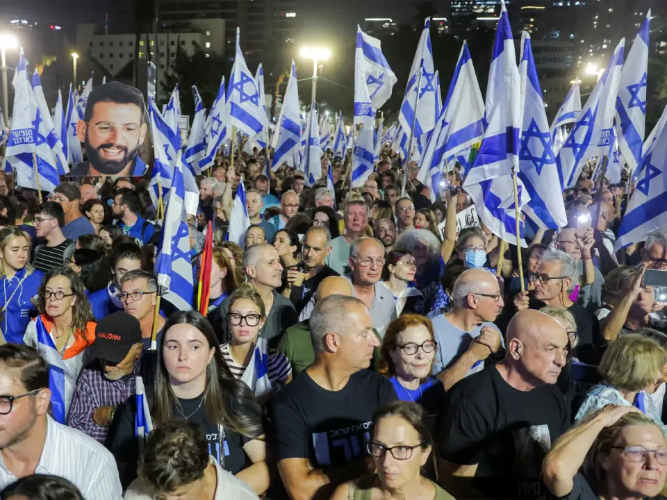 Tel Aviv Rally Demands Independent Inquiry as Israel Approaches Election Deadlock