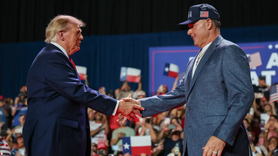 Trump pledges Clemens Medal of Freedom at Texas rally