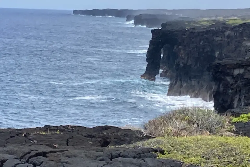 Hawaii's 550-Year-Old Hōlei Sea Arch Collapses Into Pacific