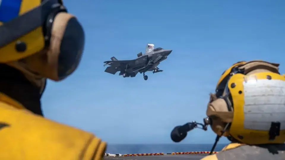 Escalation in the Middle East: Trump vows strikes on Iran as Hormuz and Kharg Island loom