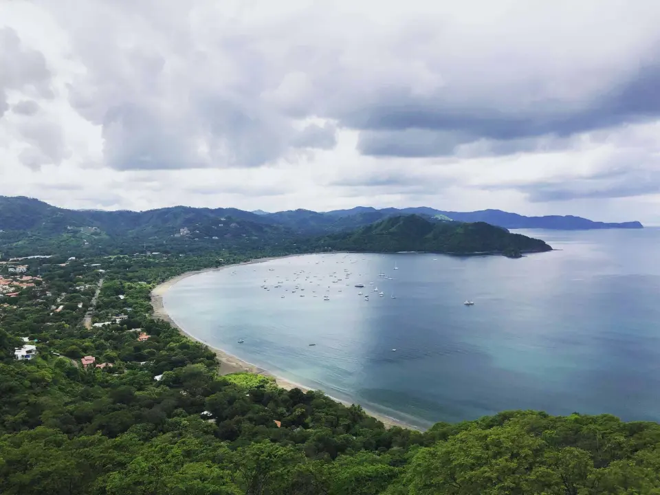 Costa Rican Police Seek Suspect in Death of 74-Year-Old American in Playas del Coco