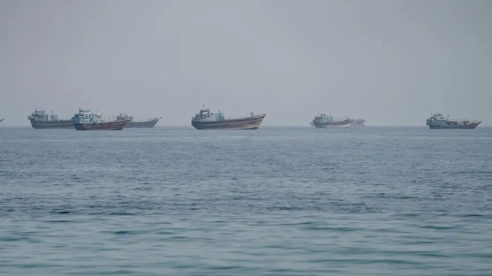 Oman and Iran explore interim Hormuz corridor and mine-clearing plan